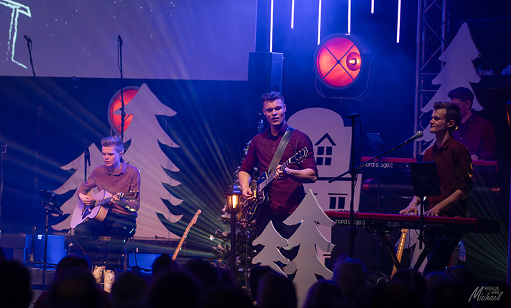 Vier Kerstnacht en Kerst in kerk Leeuwarden City Life Church met Gilbert Thera en Sharon Kips